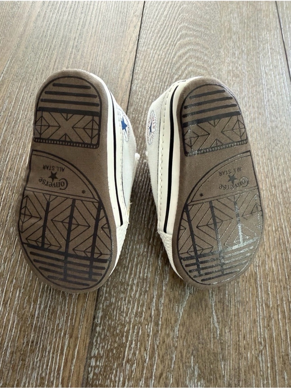 Converse Chuck Taylor Baby Shoes Size 2 - Picture 3 of 3